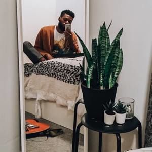 Meet your Posher, Lino